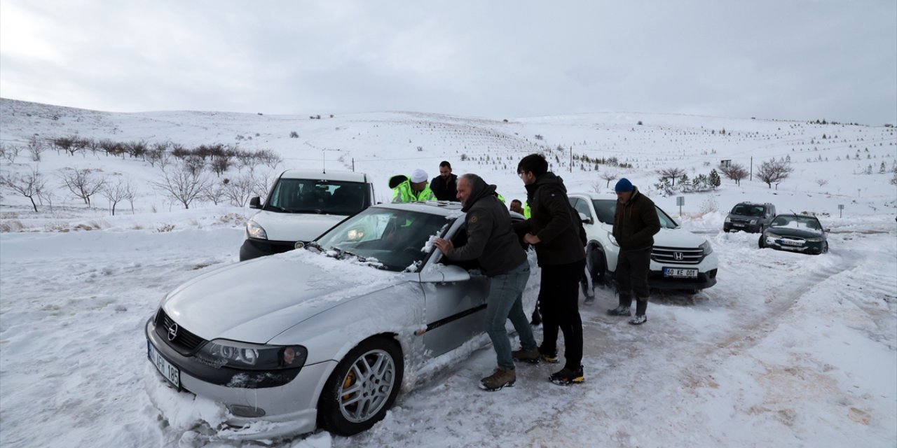 Malatya-Kayseri kara yolunda mahsur kalan araçlar kaldırıldı