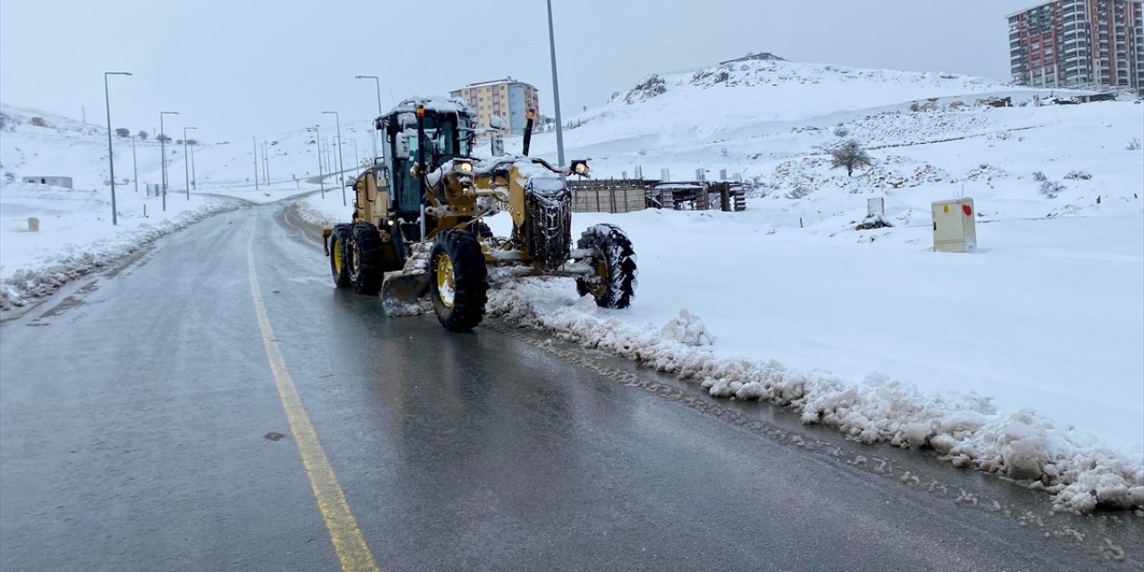 Malatya'da kardan kapanan 184 mahallenin yolu ulaşıma açıldı