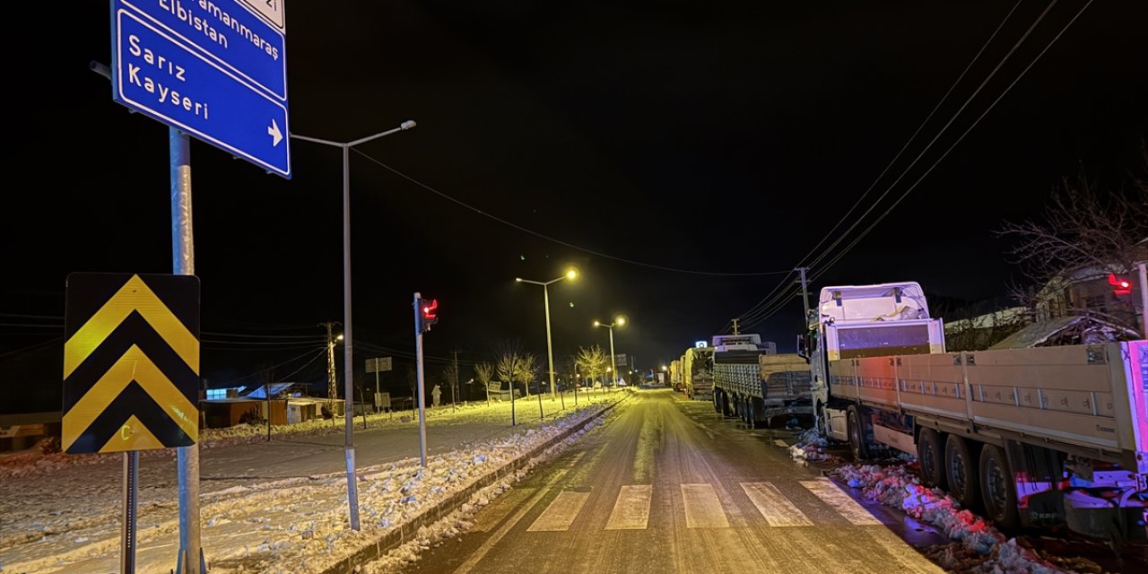 Kar yağışı nedeniyle kapanan Göksun-Kayseri kara yolu ulaşıma açıldı