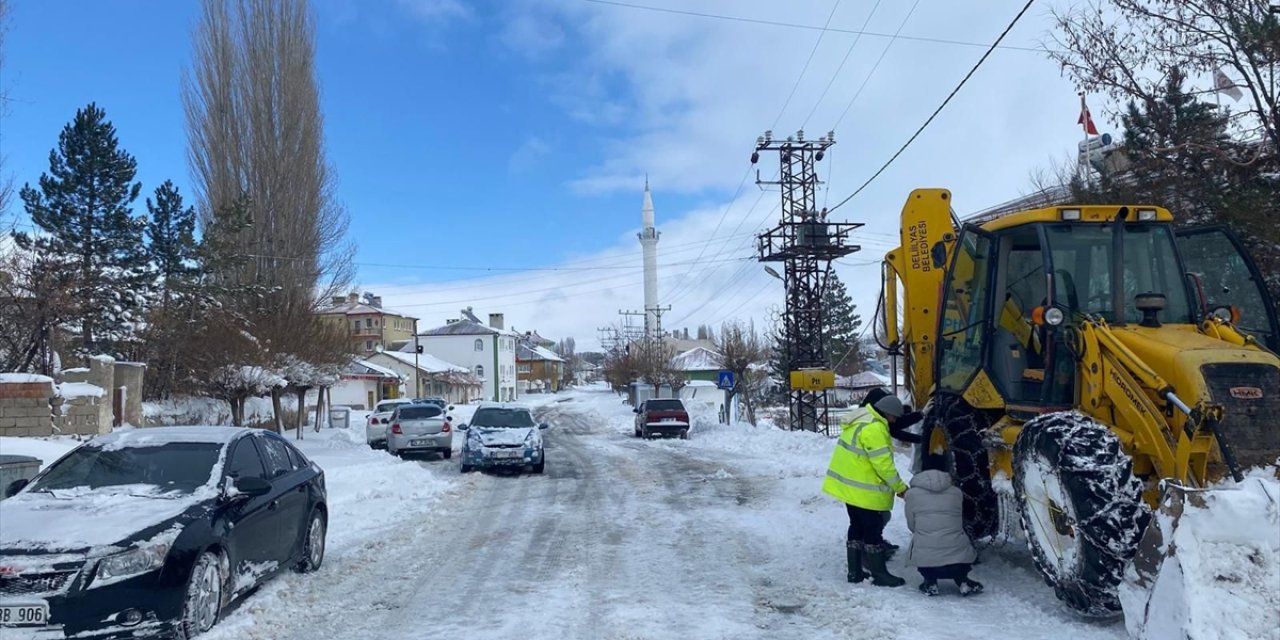 Sivas'ta mahsur kalan 4 çoban 7 saatte kurtarıldı