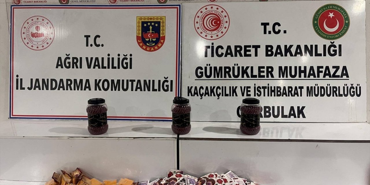 Ağrı’da bir tırın dorsesinde 6 kilo 800 gram kaçak safran ele geçirildi