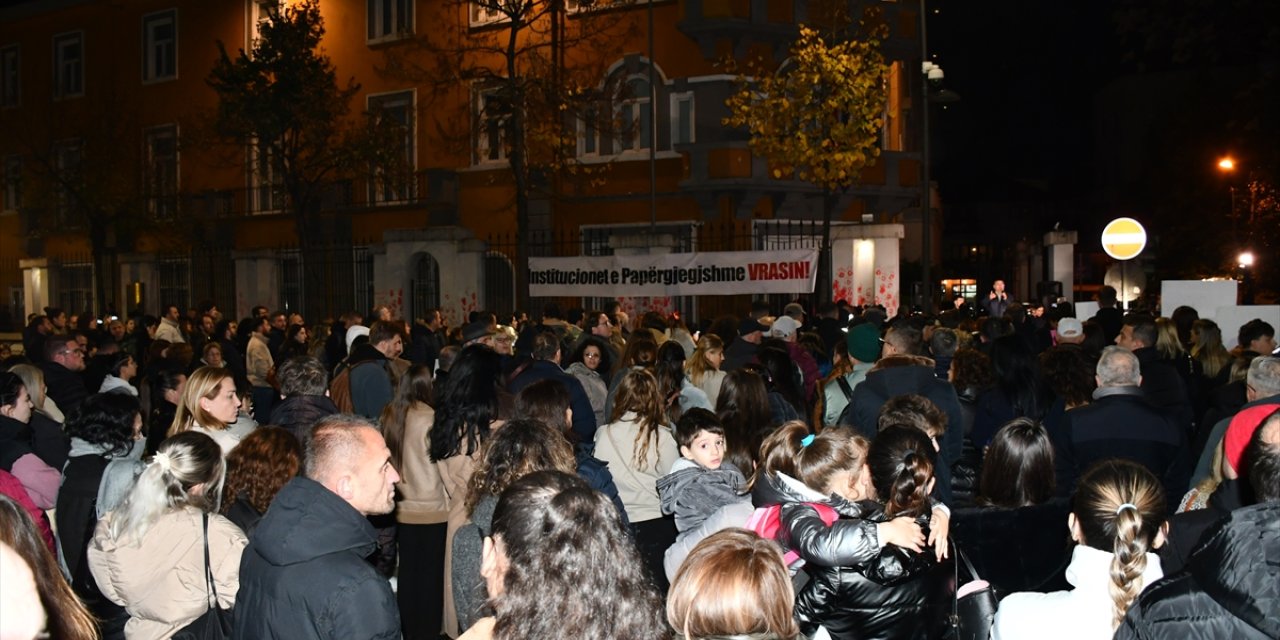 Arnavutluk'ta akran şiddetine karşı protesto düzenlendi