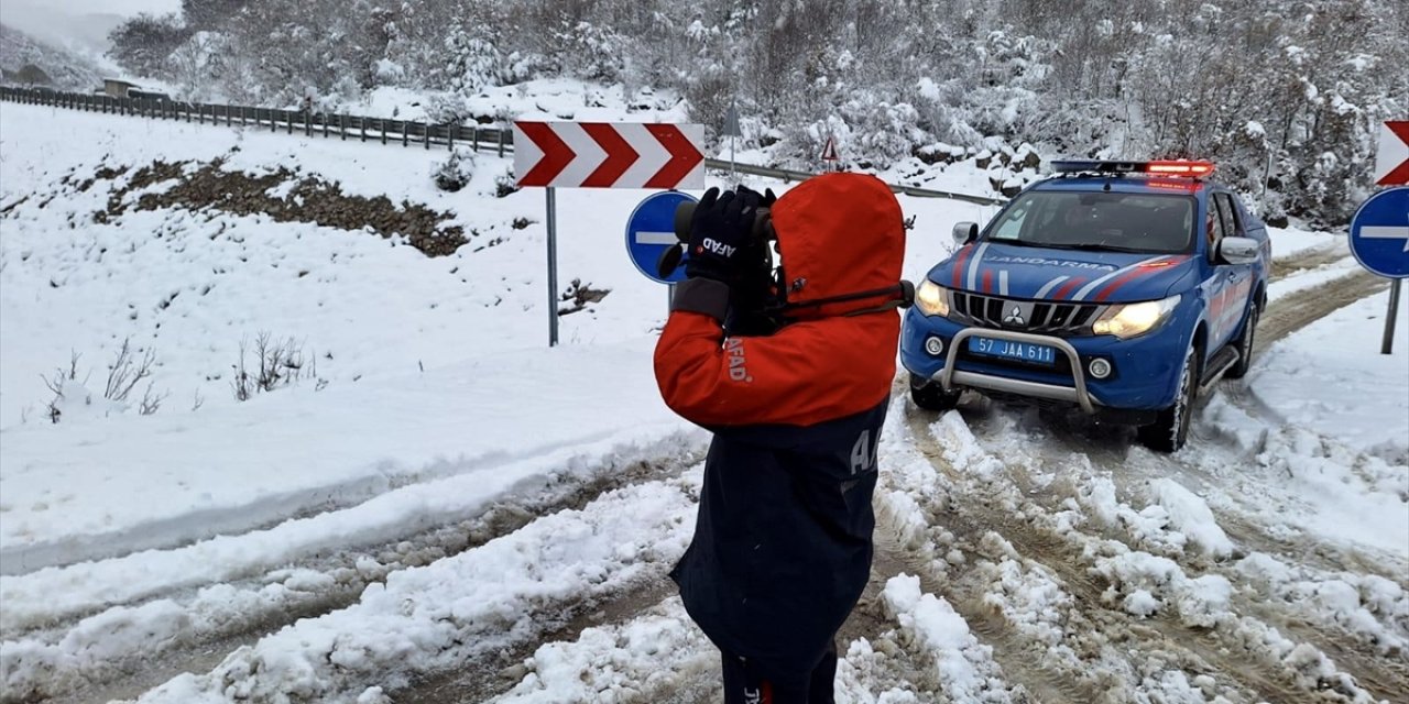 Sinop'ta kar ve tipi nedeniyle mahsur kalan 8 kişi kurtarıldı