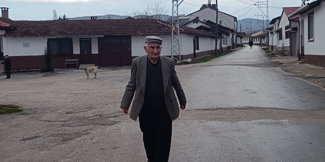 Bilecikli Osman usta 84 yılını geçirdiği çömlekçi çarkına veda etti