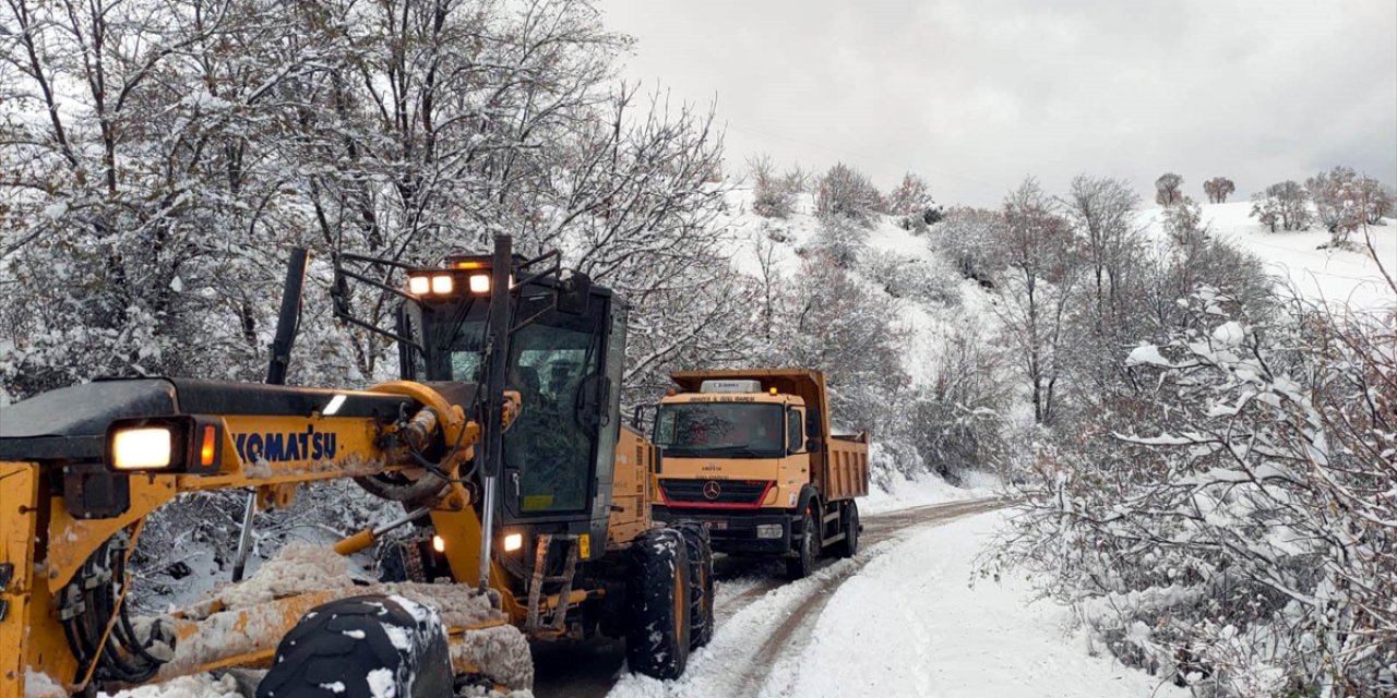 Amasya'da kar nedeniyle 93 köy yolu ulaşıma kapandı