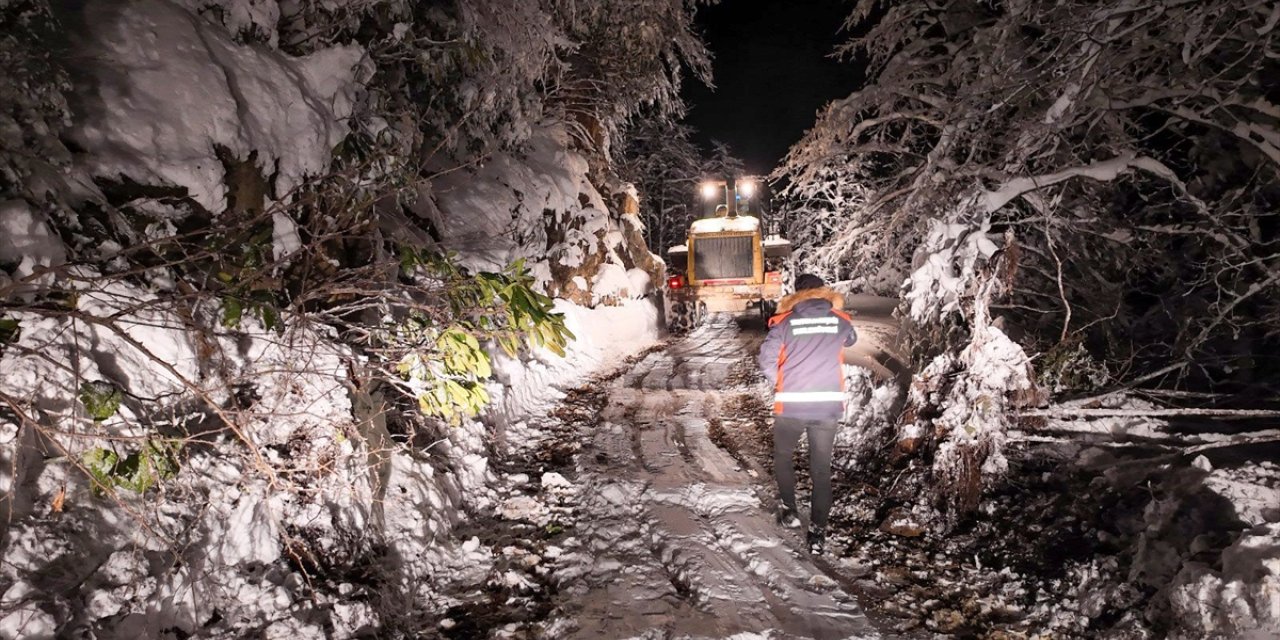 Trabzon'da yaylada hayvanlarıyla mahsur kalan besiciler kurtarıldı