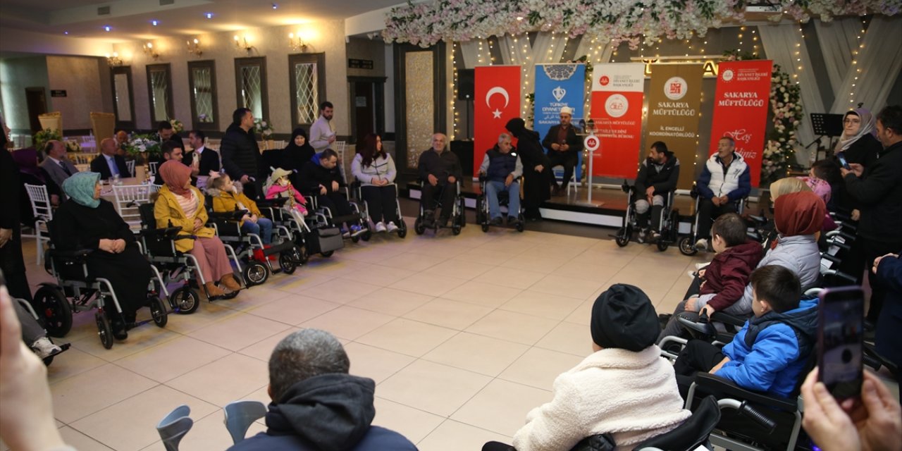 Sakarya'da 24 akülü tekerlekli sandalye ihtiyaç sahiplerine teslim edildi