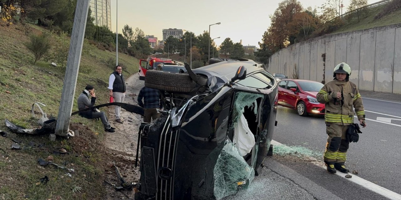 Ümraniye'de takla atan otomobilin sürücüsü yaralandı