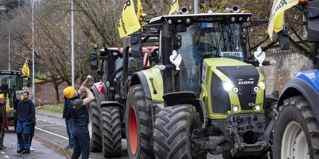 Fransa'da AB-MERCOSUR anlaşmasını protesto eden çiftçilerin AP'ye yaklaşmasına izin verilmedi