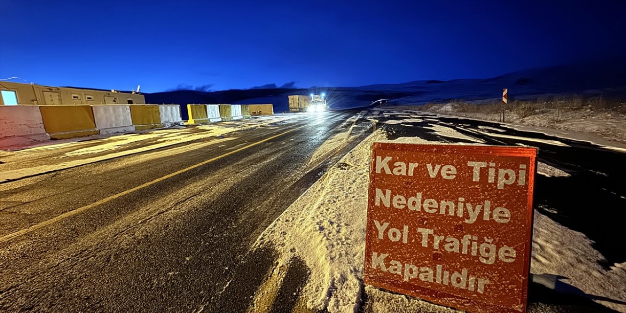 Türkgözü-Posof-Damal kara yolu tır geçişine kapatıldı