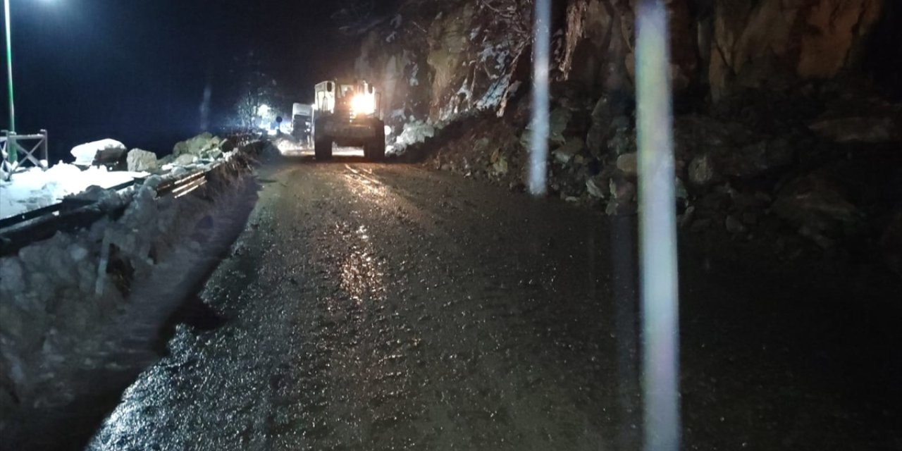 Giresun'da heyelan sonucu kapanan kara yolu ulaşıma açıldı