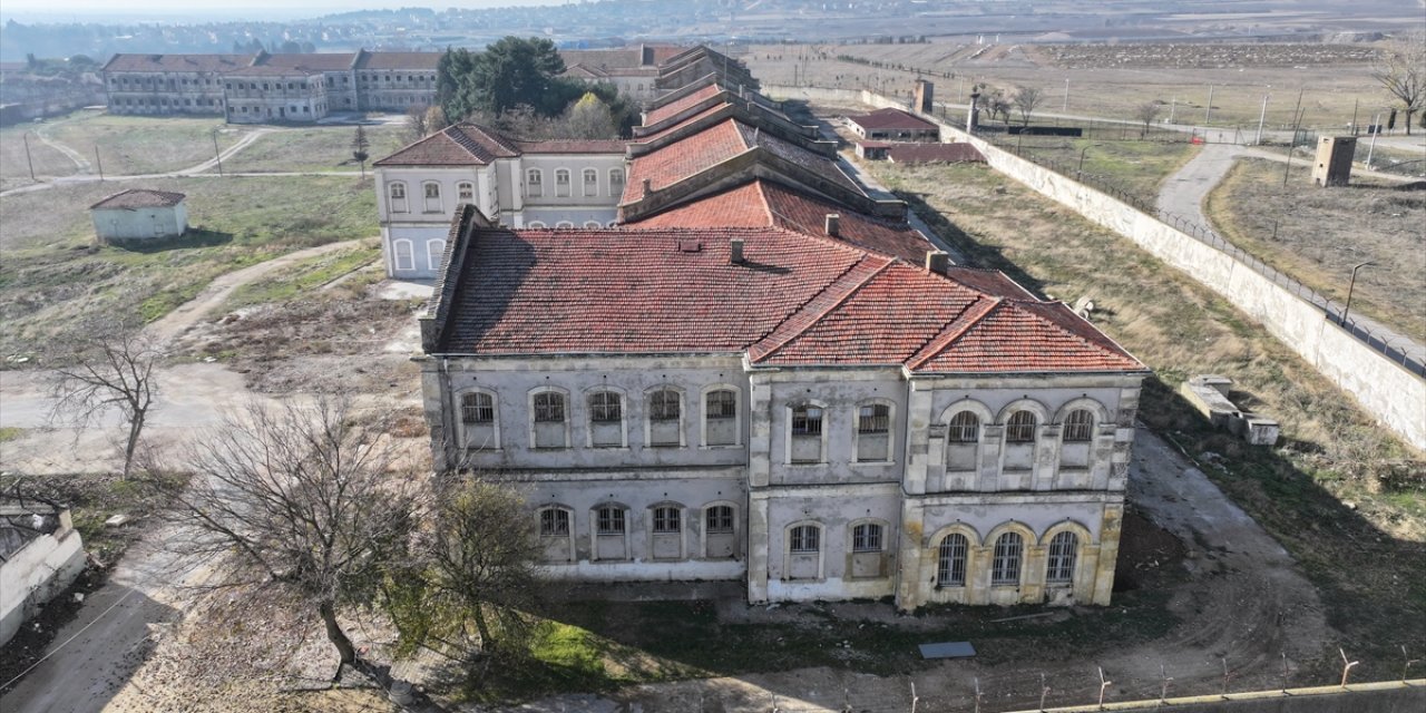 Edirne'de uzun yıllar cezaevi olarak kullanılan Mahmudiye Kışlası kültür merkezi olacak