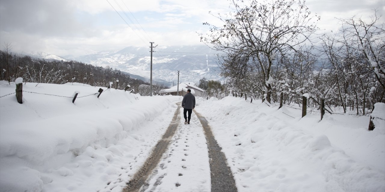 Sakarya, Bolu ve Düzce'nin yüksek kesimlerini kaplayan kar havadan görüntülendi