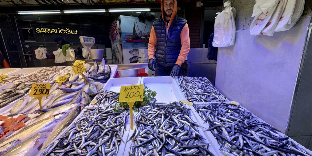 Trabzon'da hamsinin kilogramı 100 ila 125 liradan satılıyor