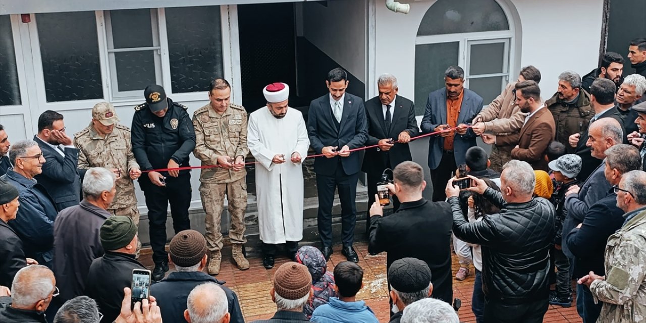 Gaziantep'te depremde yıkılan cami yeniden yapılarak ibadete açıldı