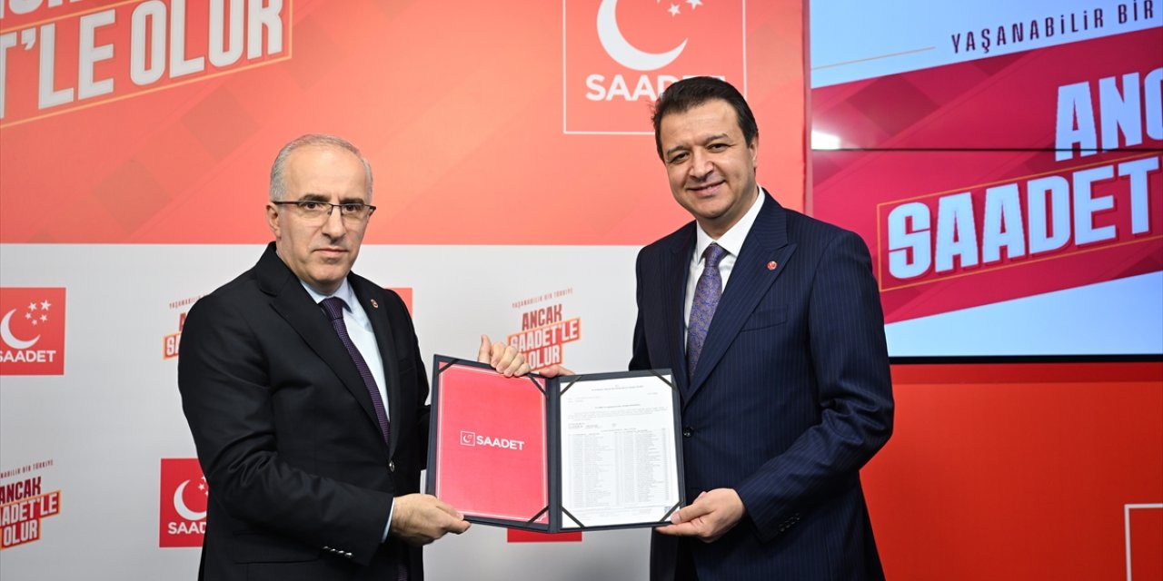 Saadet Partisi Genel Başkanlığına seçilen Mahmut Arıkan mazbatasını aldı