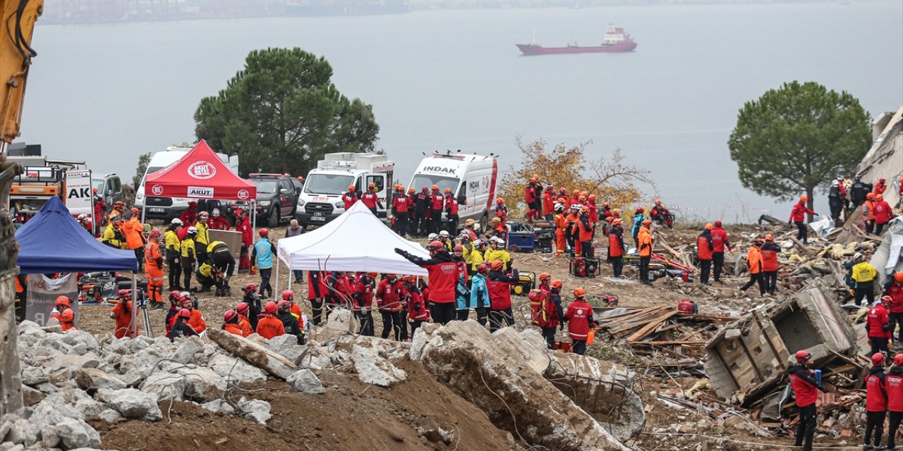 Bursa'da 1000 arama kurtarma personelinin katılımıyla deprem tatbikatı yapıldı