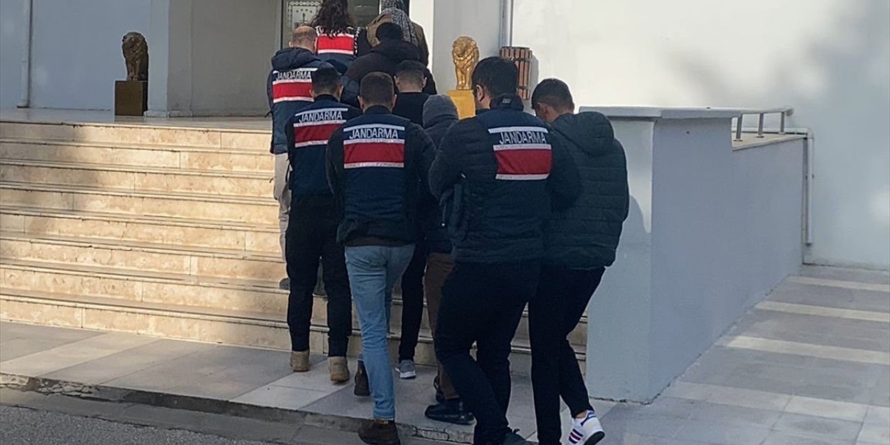 Manisa'da terör örgütü PKK/KCK'ya yönelik operasyonda 6 zanlı yakalandı