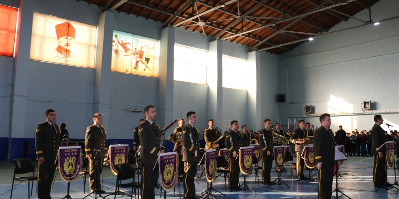 Askeri bando takımı Uludere'de konser verdi