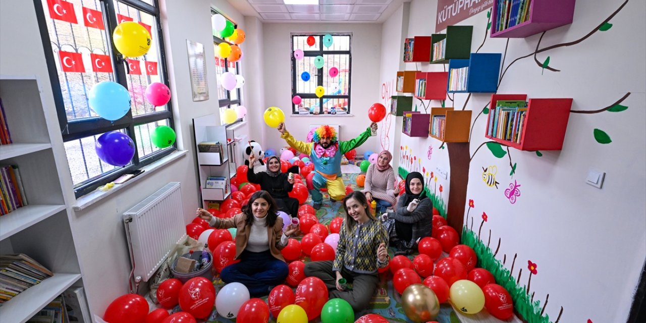 Kilometrelerce yol katedip kırsaldaki çocuklar için "Narin Kütüphanesi" kurdular