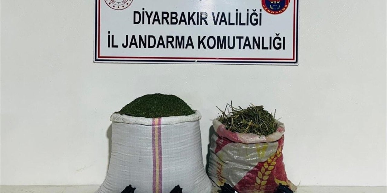 Diyarbakır'da 16 ruhsatsız tabanca ve 31 kilogram esrar ele geçirildi