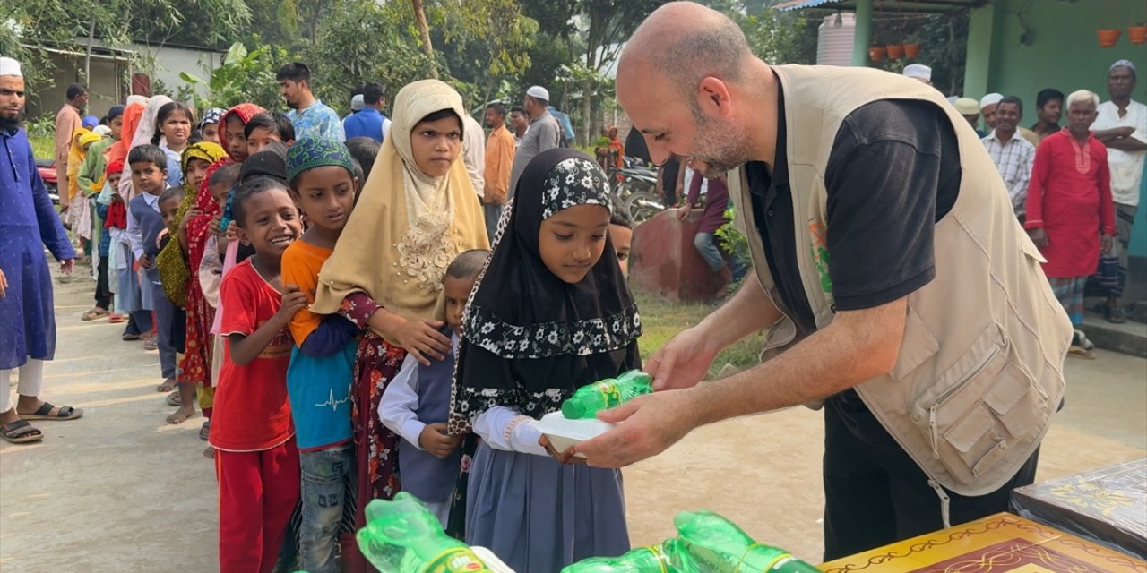 Avrupa Yetim Eli'nden Bangladeş'te Arakanlı Müslüman mültecilere insani yardım