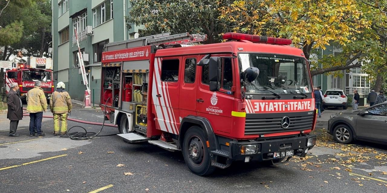 Kadıköy'de restoranın bacasında çıkan yangın söndürüldü