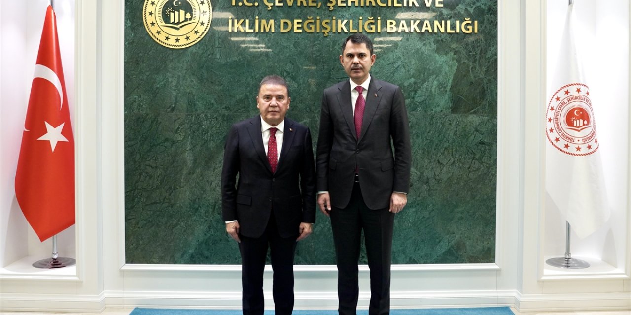 Bakan Kurum, Antalya Büyükşehir Belediye Başkanı Böcek'i kabul etti