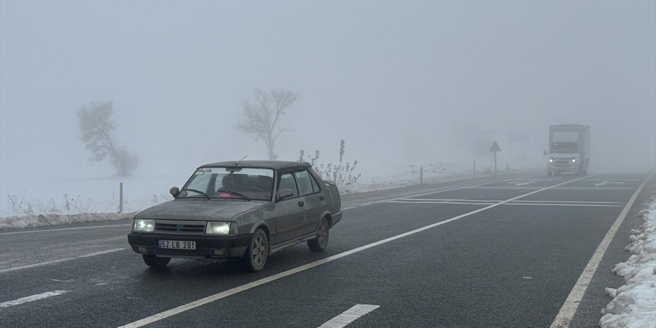 Kastamonu'da sis ulaşımı olumsuz etkiliyor