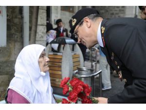 Jandarmadan Darülaceze sakinlerine bayram ziyareti