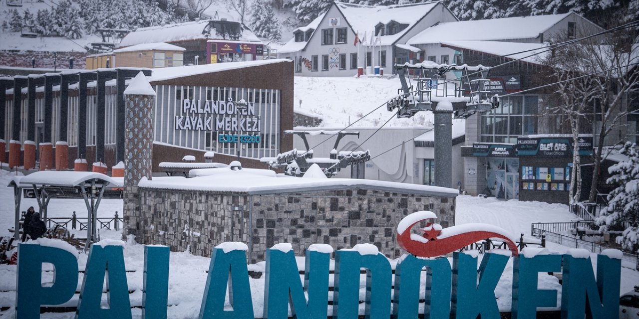 Kayak sezonunun başladığı Palandöken'de kış turizmi hareketlendi