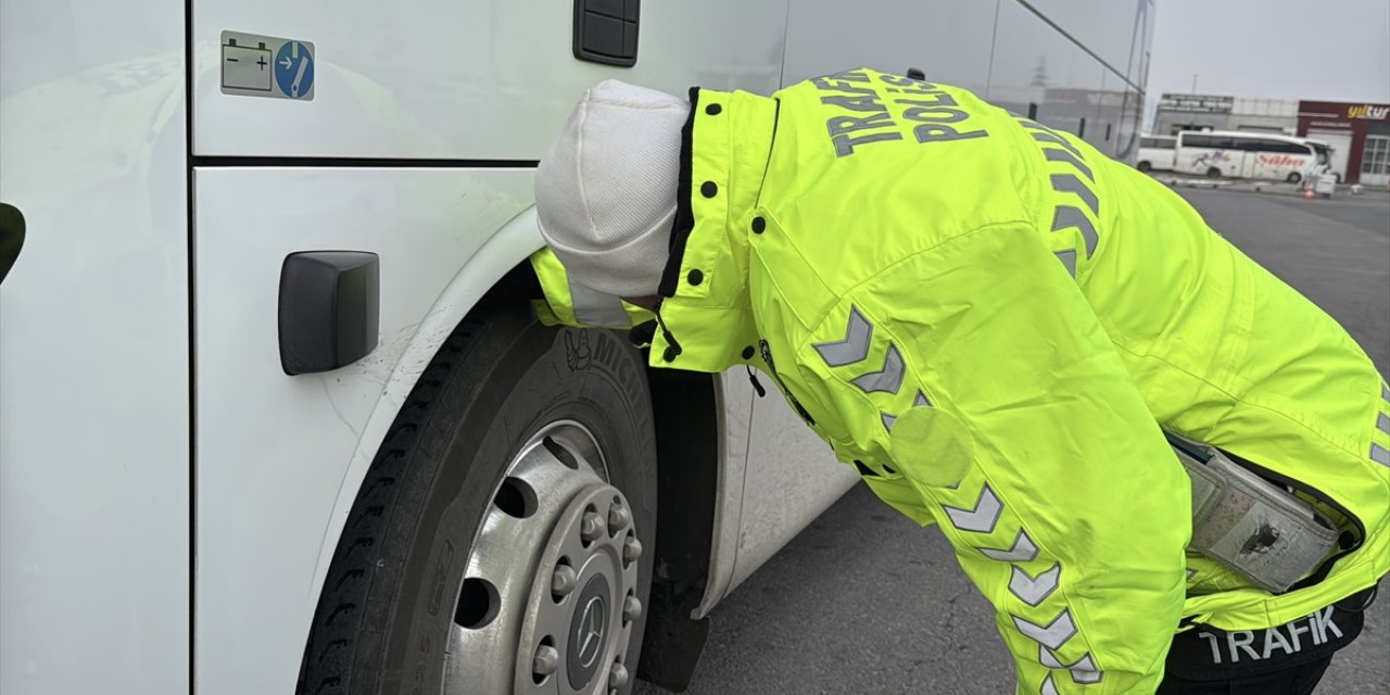 Kayseri'de yolcu otobüslerine yönelik lastik denetimi yapıldı