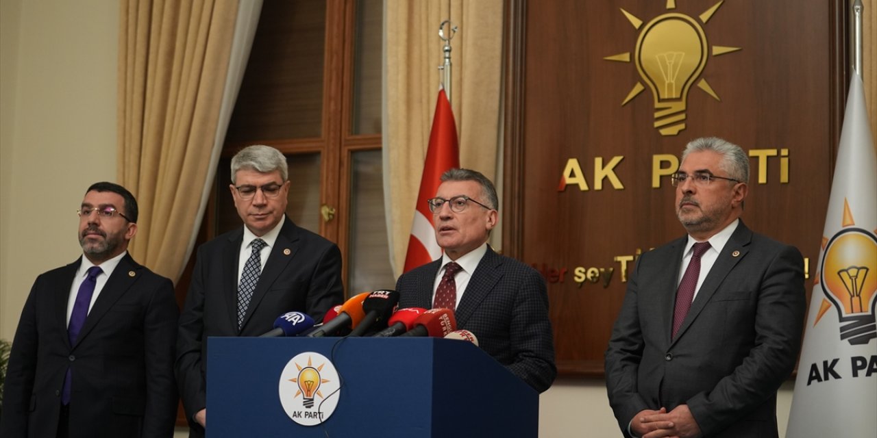 AK Parti, devlet memurlarına ilişkin düzenlemeleri de içeren kanun teklifini Meclis Başkanlığına sundu