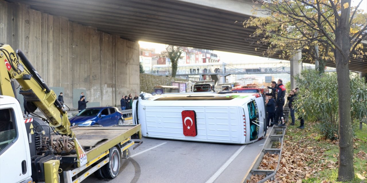 Trabzon'da üç aracın karıştığı trafik kazasında 1 kişi yaralandı