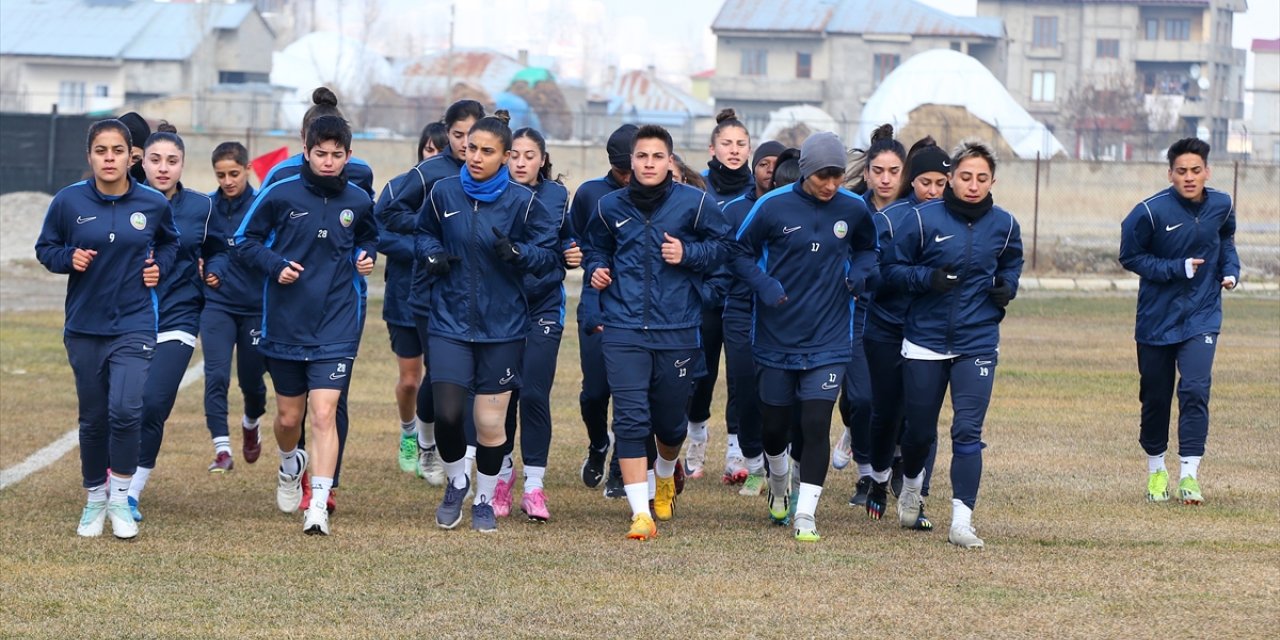 Kadınlar 1. Ligi'nin gol yemeyen tek takımı Yüksekova Spor'da hedef liderliği sürdürmek