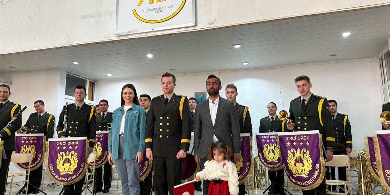 Askeri bando takımı Şırnak Güçlükonak'ta konser verdi