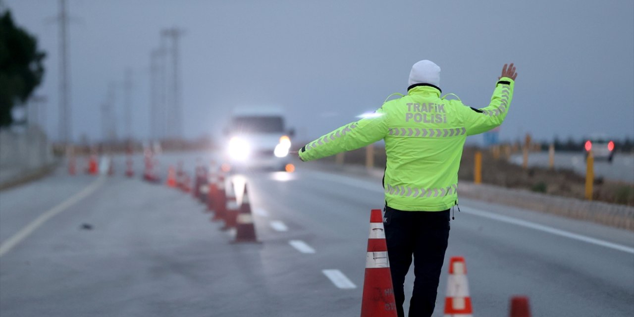 Trakya'da trafik ekipleri ticari araçlarda "zorunlu kış lastiği" denetimi yaptı