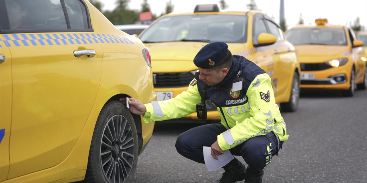 İstanbul'da ticari araçlarda kış lastiği denetimi yapıldı