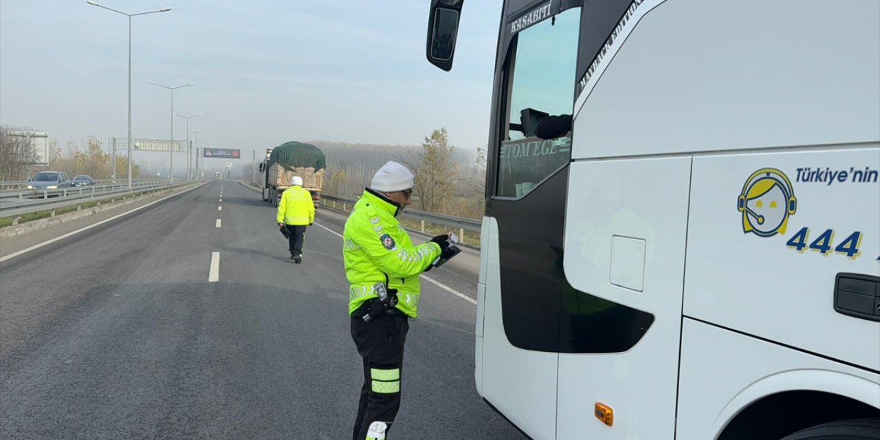 Düzce'de zorunlu kış lastiği uygulaması yapıldı