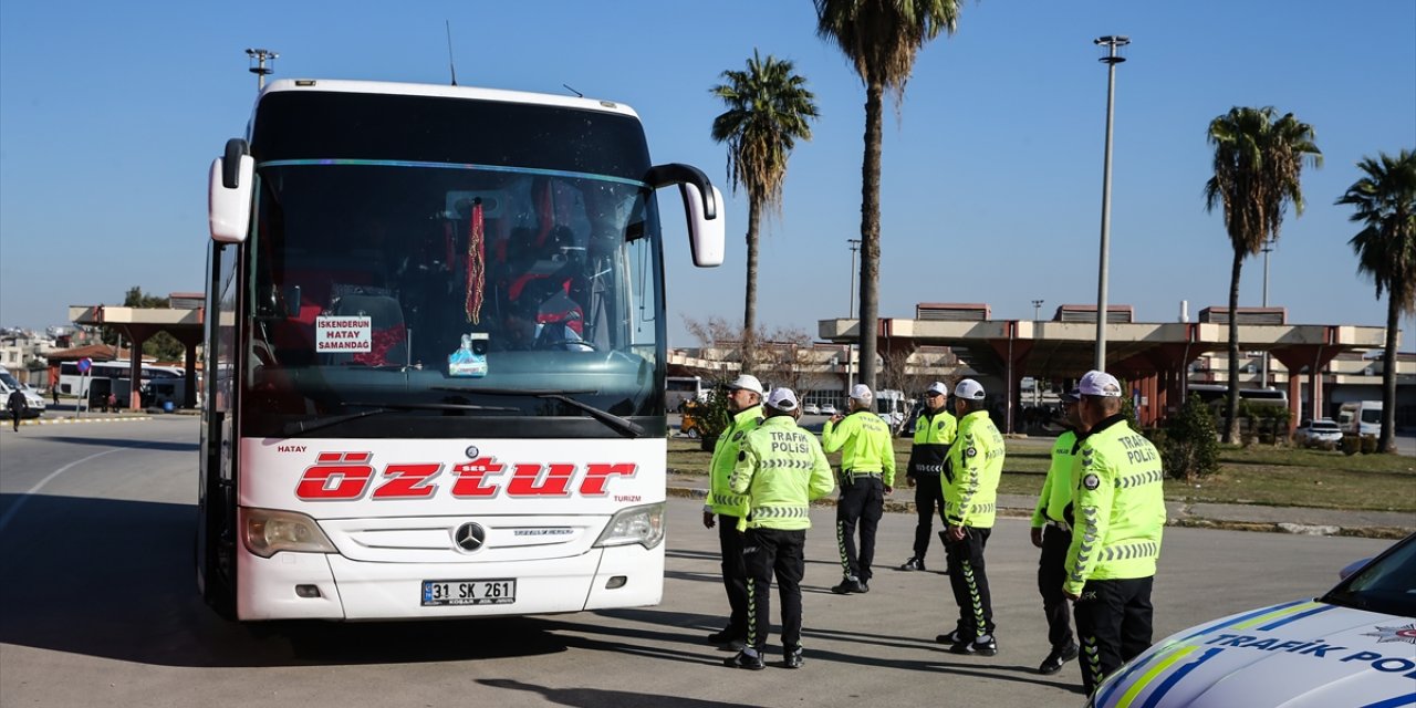 Adana'da yolcu otobüslerinde zorunlu kış lastiği denetimi yapıldı