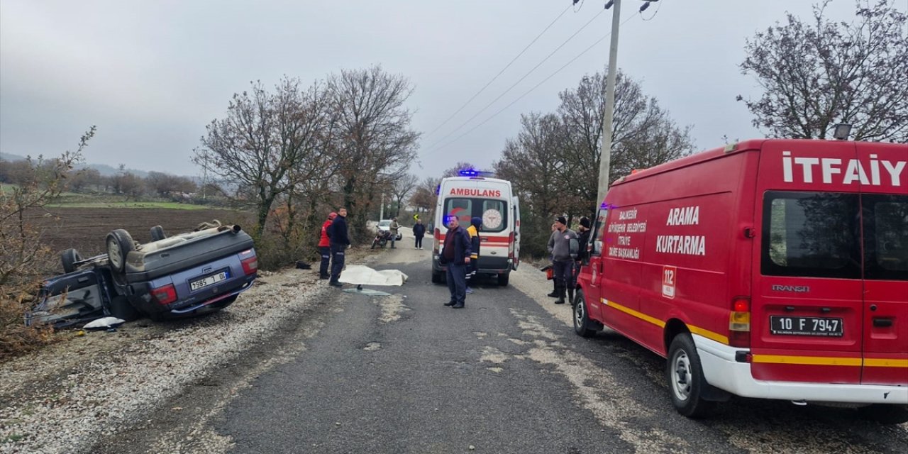 Balıkesir'de takla atan otomobildeki 1 kişi öldü, 2 kişi yaralandı