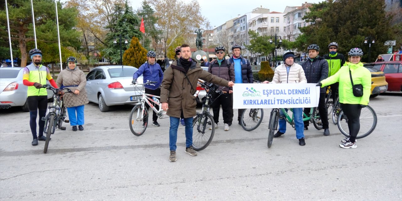 Kırklareli'nde görme engelliler kılavuz sürücü eşliğinde pedal çevirdi