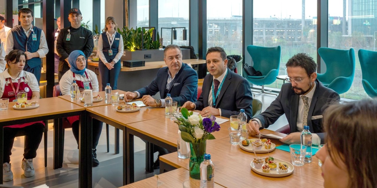 İstanbul Havalimanı'nda engellilerin çalıştığı "Cafe Yanımda"da etkinlik düzenlendi