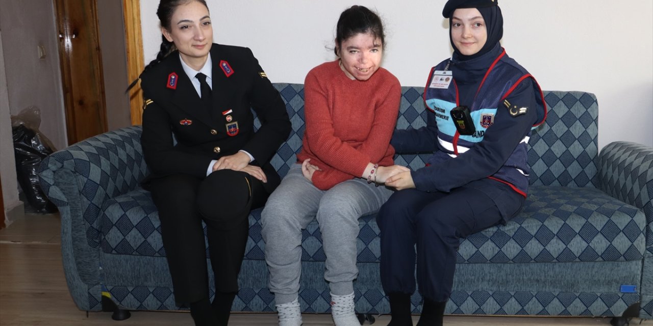 Nevşehir'de asker olma hayali kuran engelli Zeynep'e Jandarma'dan jest