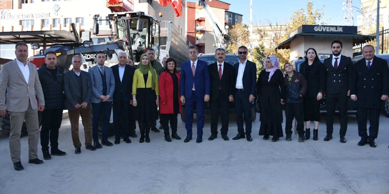 Şırnak Belediyesi 6 yeni aracı törenle hizmete aldı