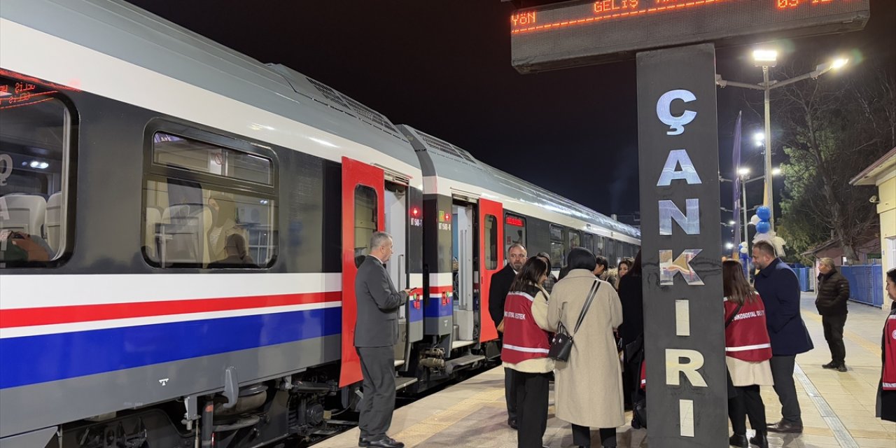 Engelli bireyleri taşıyan Turistik Tuz Ekspresi, ziyaretlerin ardından Ankara'ya uğurlandı