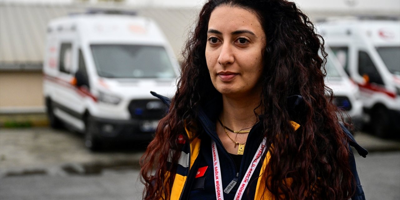 İstanbul'un kadın ambulans şoförleri hayat kurtarmak için zamanla yarışıyor