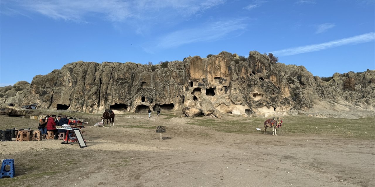 Frigya'da yıl boyunca turizm hareketliliği yaşanıyor