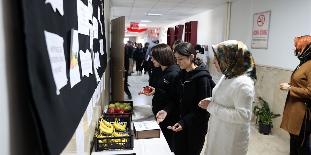 "Tezgahtarsız manav" öğrencilere dürüstlüğü öğretiyor