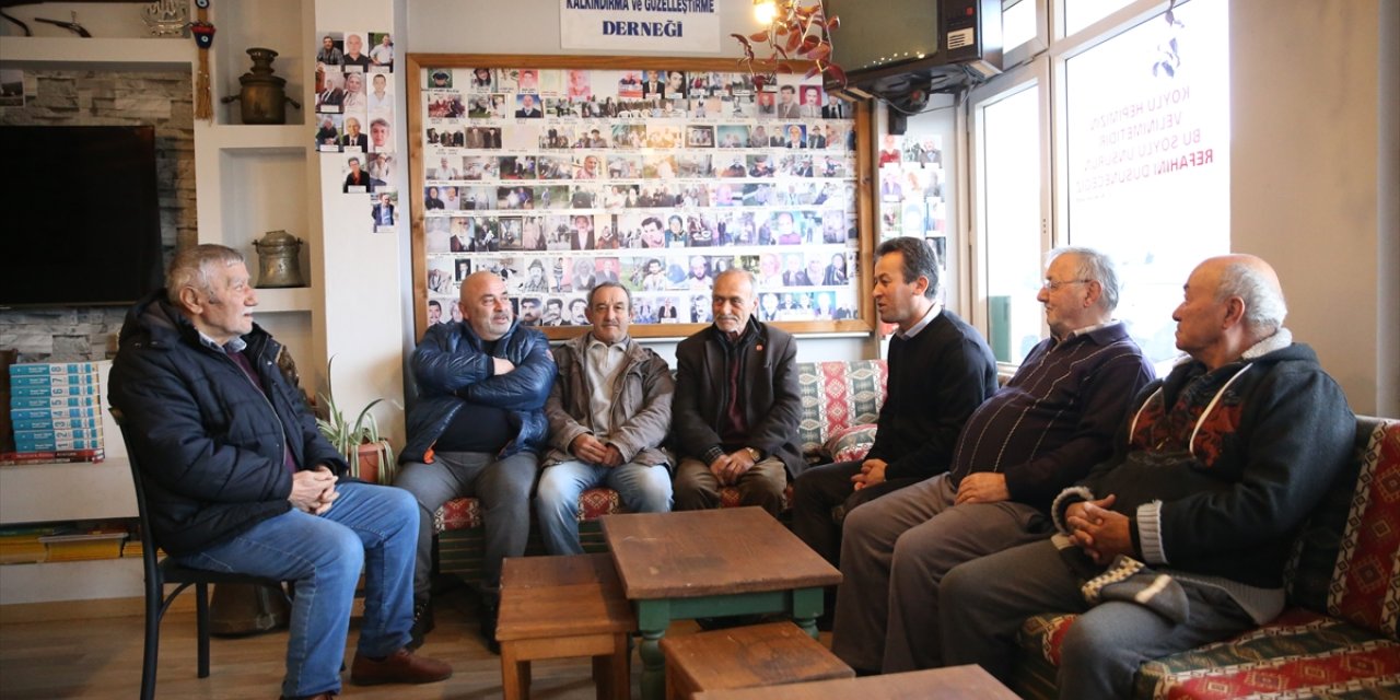 Muhtar vefat eden mahalle sakinlerinin hatırasını yaşatıyor